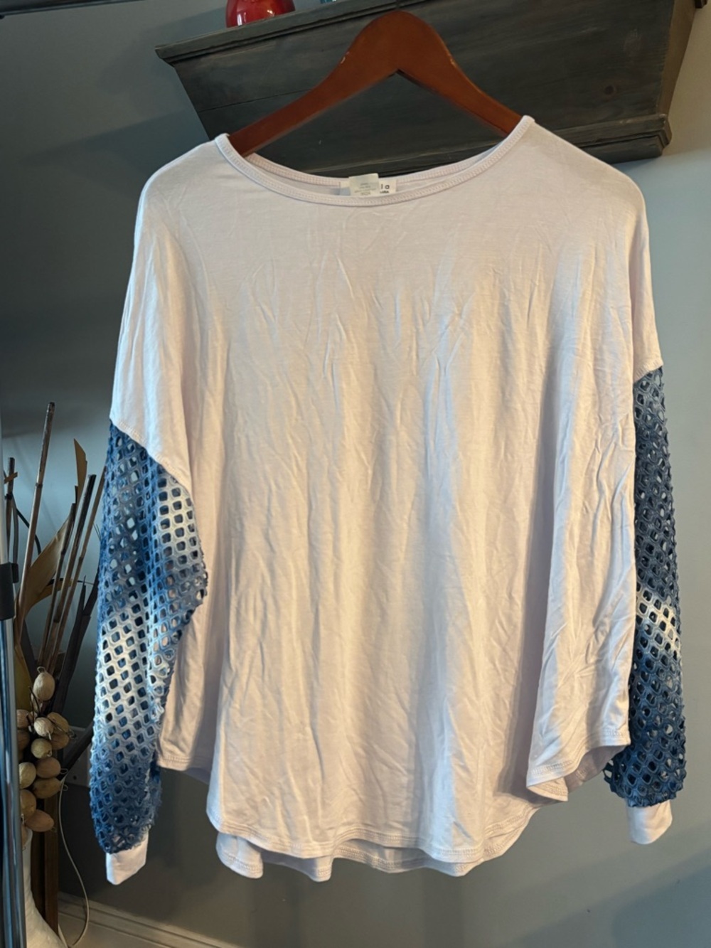 Ariella white Long Sleeve Top with Blue Eyelet knitted Sleeves- size large